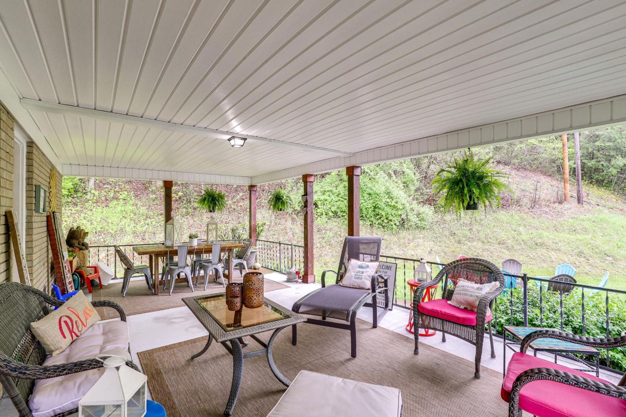 Updated Marshall Home With Fire Pit And Game Room! Kültér fotó