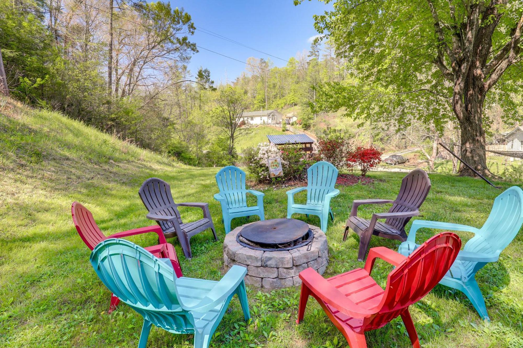 Updated Marshall Home With Fire Pit And Game Room! Kültér fotó