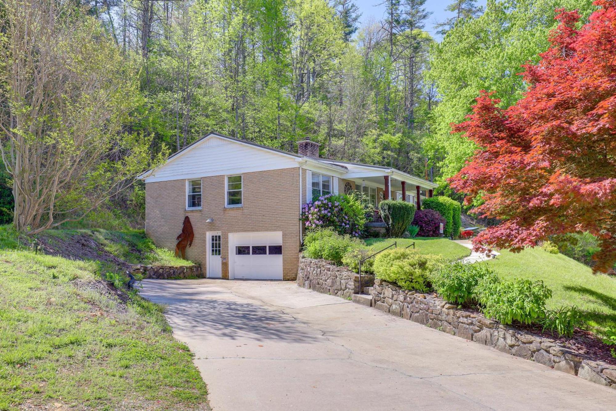 Updated Marshall Home With Fire Pit And Game Room! Kültér fotó