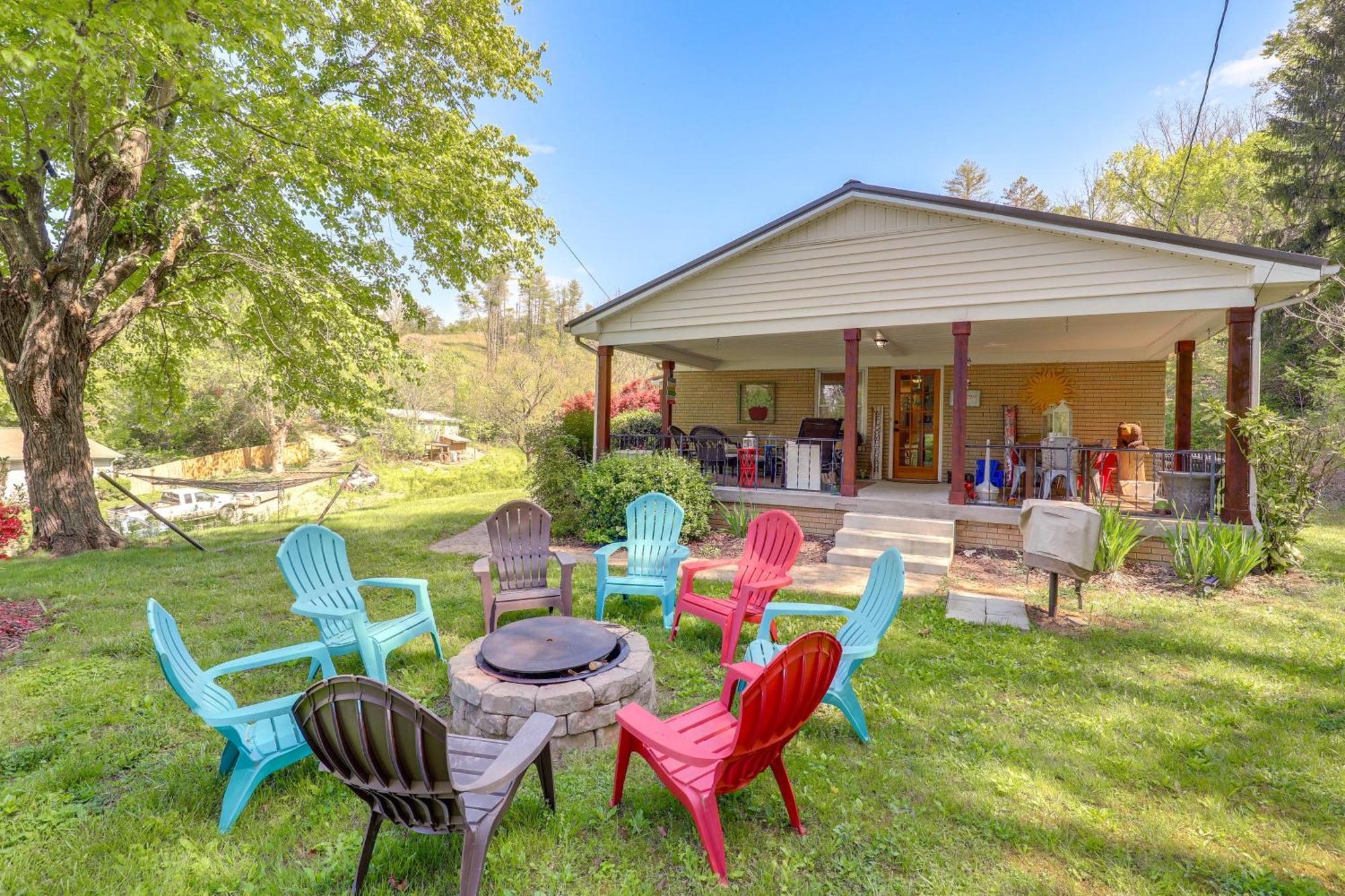 Updated Marshall Home With Fire Pit And Game Room! Kültér fotó
